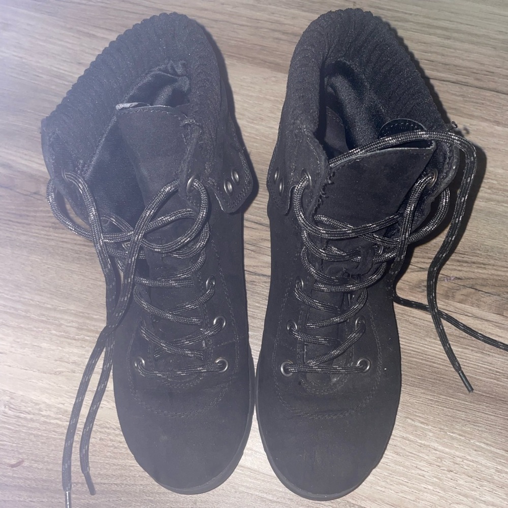 Black Women's Lace-Up Boots